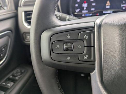 Used 2024 GMC Yukon SLT w/ SLT Luxury Package image 29