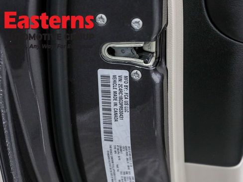 Used 2023 Chrysler Pacifica Touring-L image 36