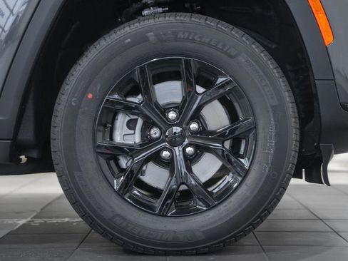 New 2025 Jeep Grand Cherokee L Altitude image 15