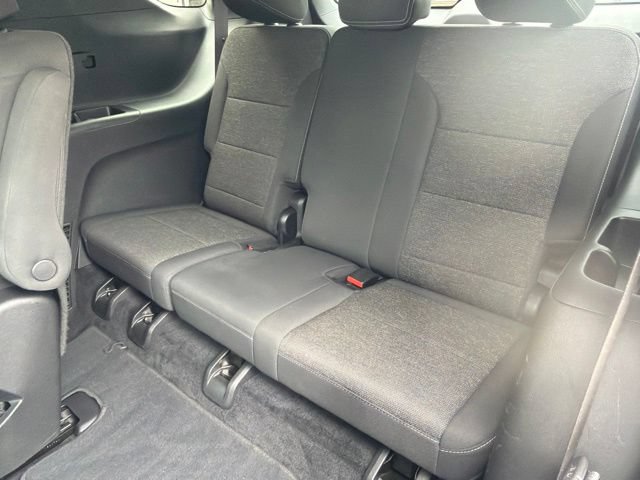 Used 2025 Chevrolet Traverse LT FWD image 18