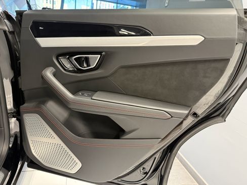 Used 2020 Lamborghini Urus image 23