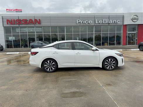 Used 2024 Nissan Sentra SV w/ SV Premium Package FWD image 5