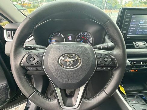 Used 2021 Toyota RAV4 XLE Premium AWD/4WD image 10