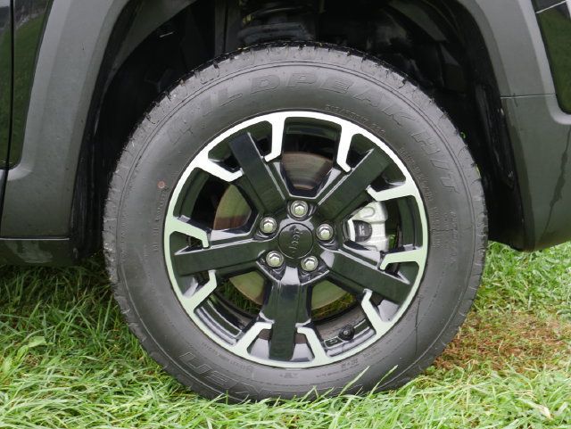 Used 2023 Jeep Renegade Trailhawk w/ Sun/Sound Group AWD/4WD image 12