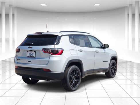 Certified 2025 Jeep Compass Latitude w/ Sun & Sound Group AWD/4WD image 3