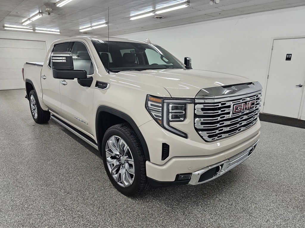 Used 2026 GMC Sierra 1500 Denali w/ Denali Reserve Package AWD/4WD image 3