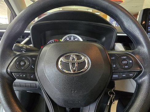 Used 2022 Toyota Corolla LE FWD image 23