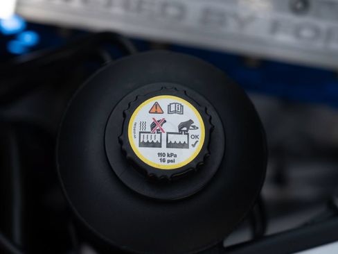 Used 2005 Ford GT RWD image 73