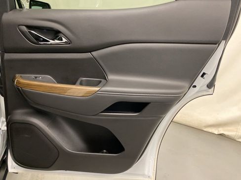 Certified 2023 GMC Acadia SLE w/ Driver Convenience Package image 13