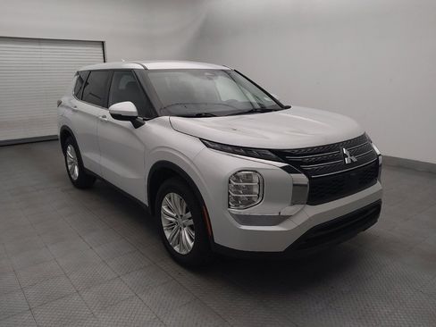 Used 2023 Mitsubishi Outlander ES FWD image 13