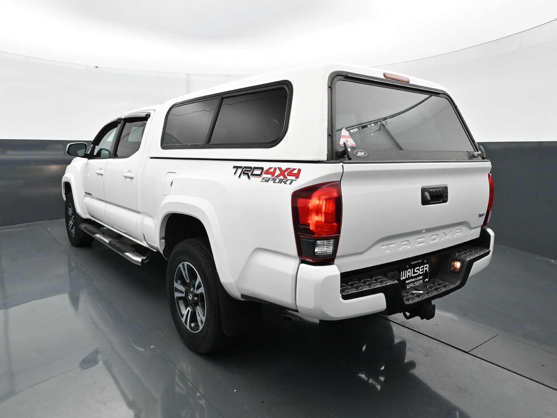 Used 2019 Toyota Tacoma TRD Sport AWD/4WD image 5