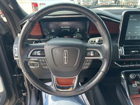 Used 2021 Lincoln Navigator Reserve w/ Luxury Package image 17