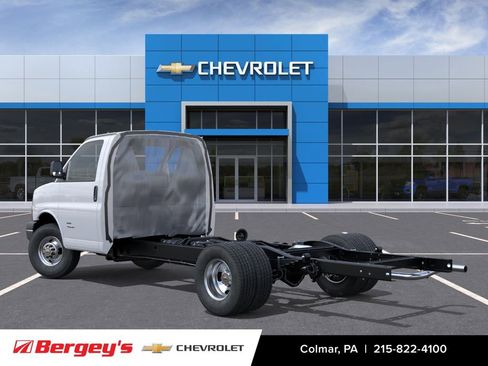 New 2026 Chevrolet Express 3500 w/ Power Convenience Package RWD image 4