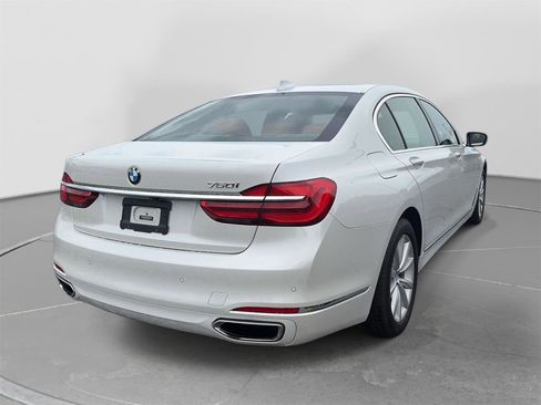 Used 2018 BMW 750i RWD image 5