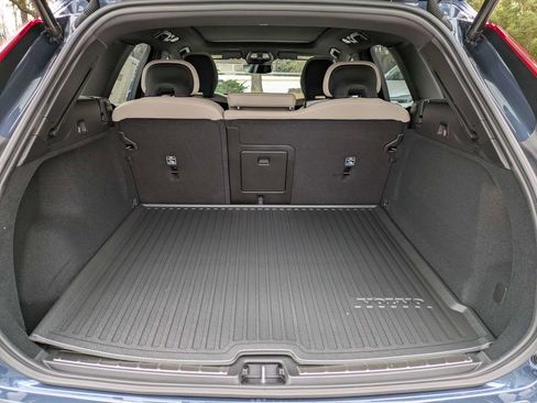 New 2026 Volvo XC60 B5 Plus w/ Protection Package Premier AWD/4WD image 12