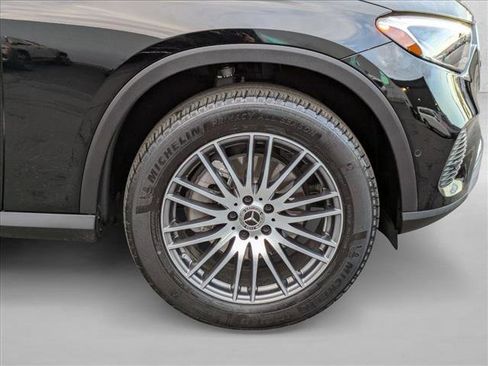 Certified 2025 Mercedes-Benz GLC 300 image 23