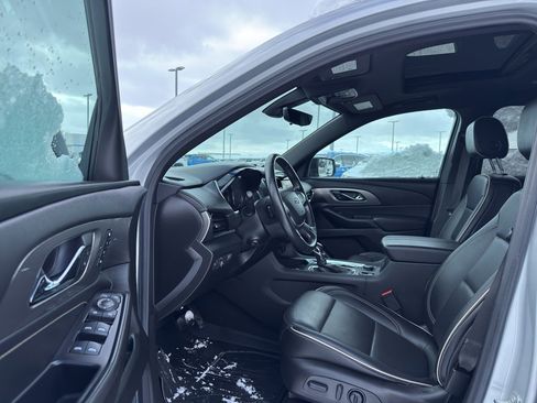 Used 2022 Chevrolet Traverse Premier w/ Redline Edition image 9