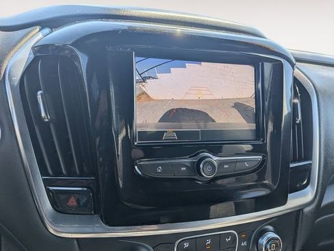 Used 2022 Chevrolet Traverse LT FWD image 19
