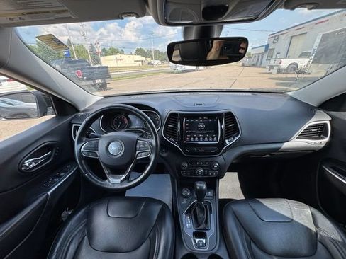 Used 2019 Jeep Cherokee Limited AWD/4WD image 16
