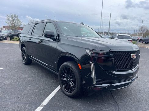 Used 2022 Cadillac Escalade ESV Sport Platinum image 2