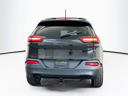 Used 2016 Jeep Cherokee Latitude AWD/4WD image 7