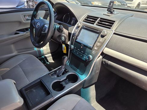 Used 2017 Toyota Camry SE FWD image 16