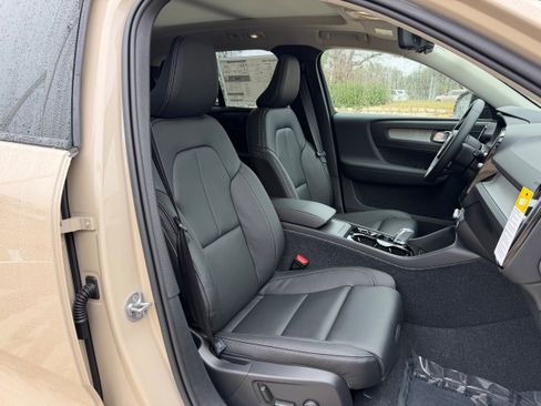 New 2026 Volvo XC40 B5 Ultra w/ Protection Package Premier image 8