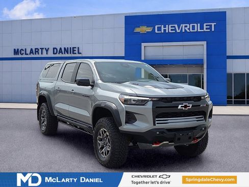 Used 2025 Chevrolet Colorado ZR2 w/ Technology Package AWD/4WD image 1
