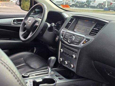 Used 2017 Nissan Pathfinder SL image 24