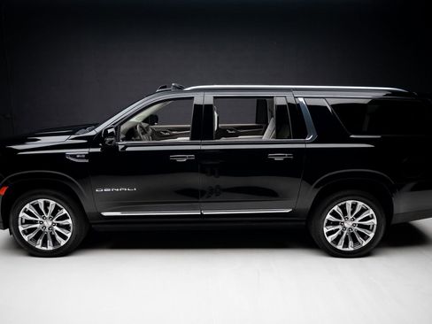 Used 2023 GMC Yukon XL Denali image 15