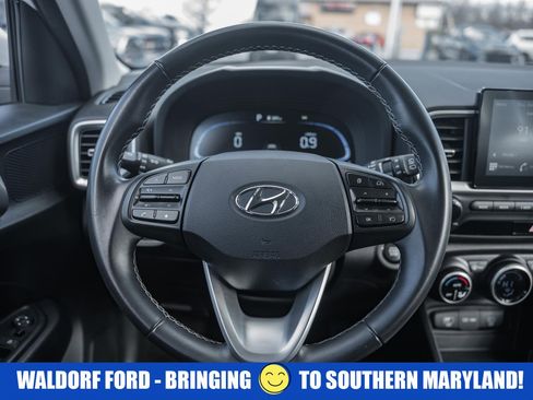 Used 2024 Hyundai Venue SEL image 26