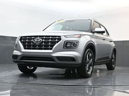 Certified 2025 Hyundai Venue SEL image 29