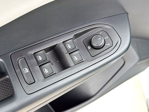 New 2026 Volkswagen Taos SE FWD image 13