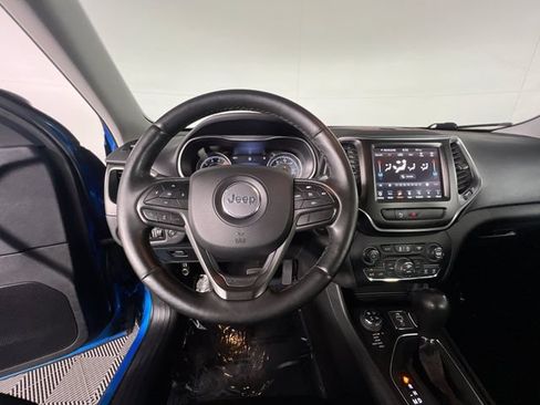 Used 2019 Jeep Cherokee Trailhawk w/ Comfort/Convenience Group AWD/4WD image 17