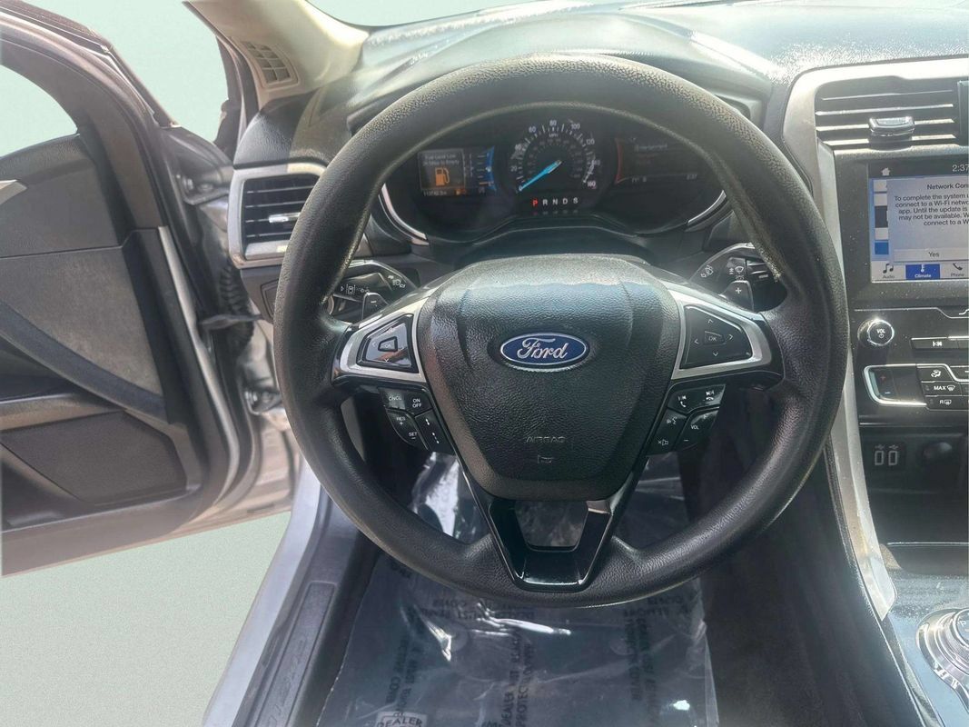 Used 2019 Ford Fusion SE FWD image 19