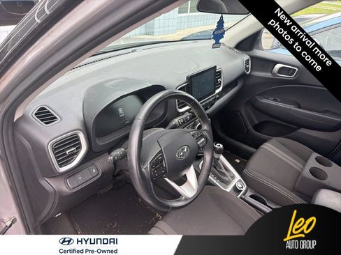 Used 2023 Hyundai Venue SEL FWD image 10