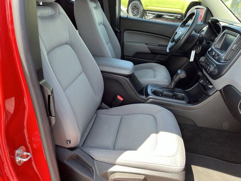 Used 2018 Chevrolet Colorado W/T AWD/4WD image 3