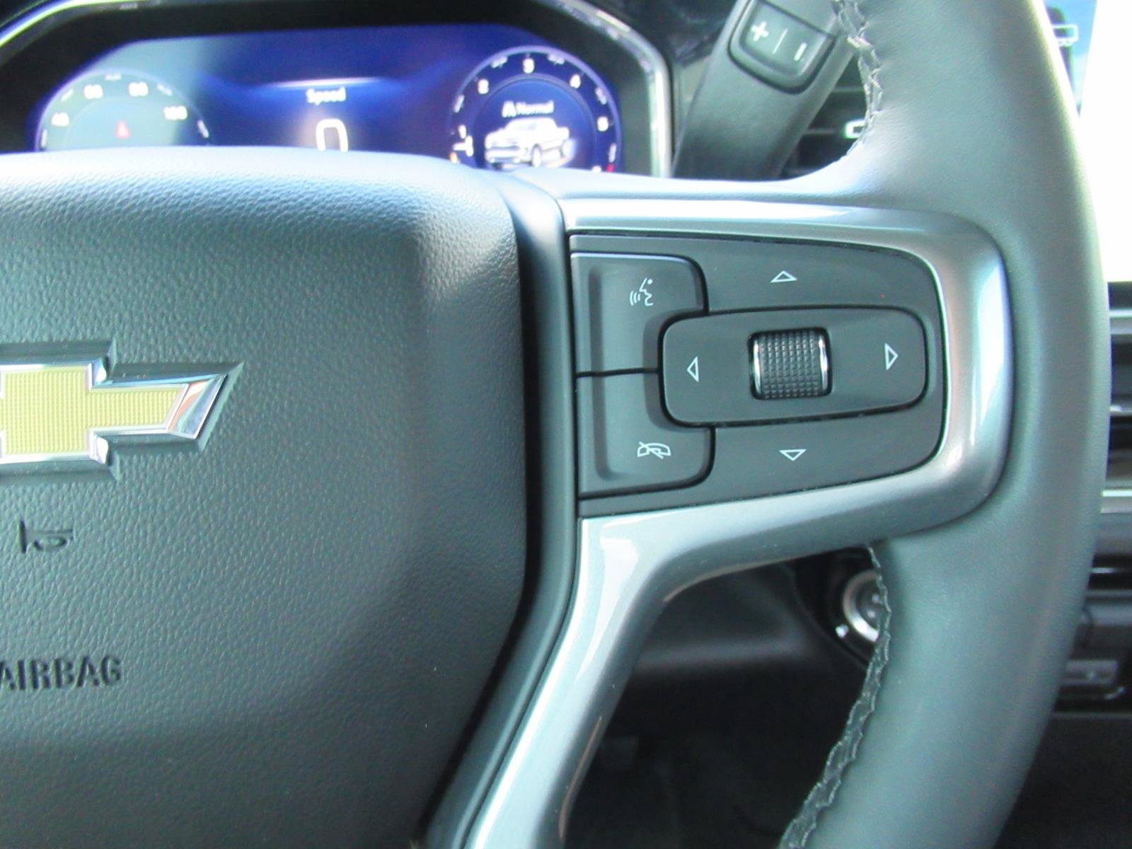 Used 2025 Chevrolet Silverado 1500 LT RWD image 28
