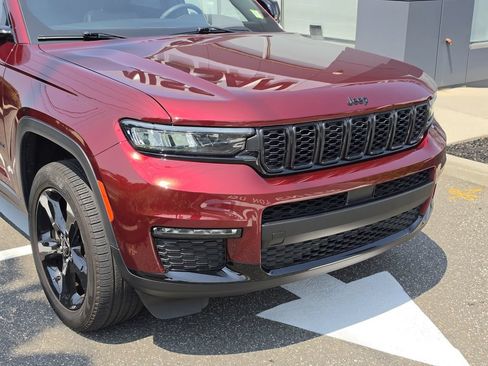 Used 2024 Jeep Grand Cherokee L Limited w/ Black Appearance Package AWD/4WD image 4