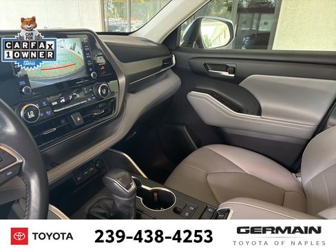 Used 2021 Toyota Highlander XLE FWD image 14