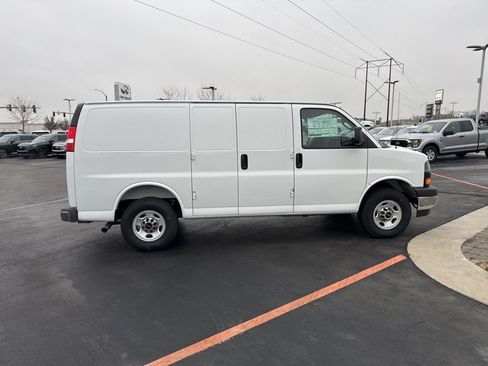 New 2025 GMC Savana 2500 w/ Enhanced Convenience Package image 21