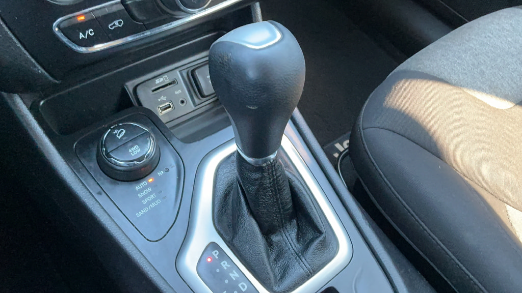 Used 2014 Jeep Cherokee Latitude AWD/4WD image 15