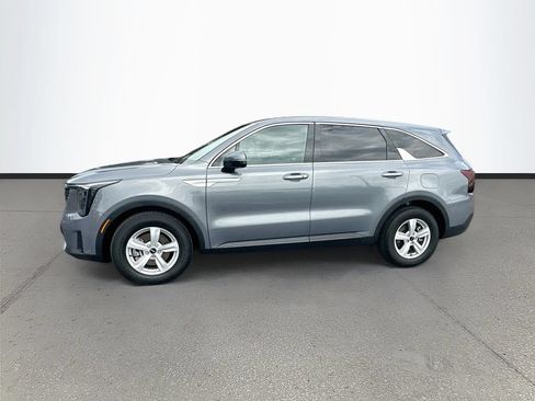 Certified 2025 Kia Sorento LX FWD image 4