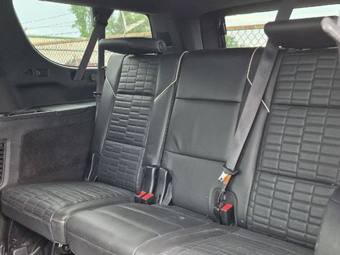 Used 2023 Cadillac Escalade ESV Sport Platinum w/ LPO, ONYX Package AWD/4WD image 8