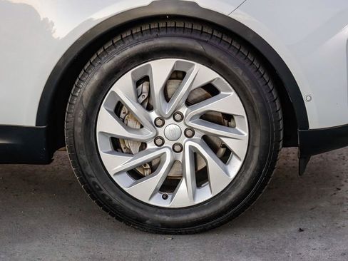 Used 2024 Land Rover Discovery S image 11