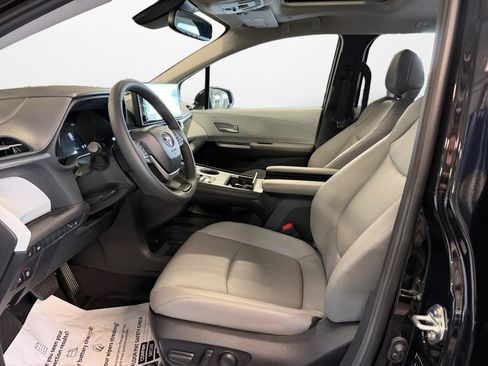 Certified 2026 Toyota Sienna XLE AWD/4WD image 11