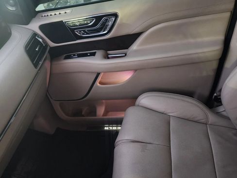 Used 2019 Lincoln Navigator Reserve image 33