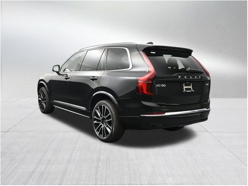 New 2026 Volvo XC90 B5 Plus AWD/4WD image 3