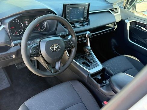 Used 2021 Toyota RAV4 XLE w/ Convenience Package FWD image 9