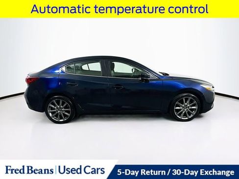 Used 2018 MAZDA MAZDA3 Touring FWD image 10